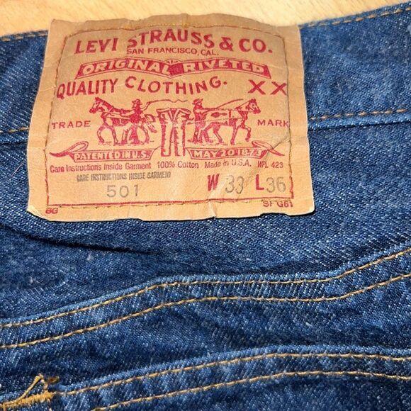 True Vintage 1980s Levi’s 501 Button Fly Dark Wash USA Blue Jeans size 33/36 - Picture 7 of 16